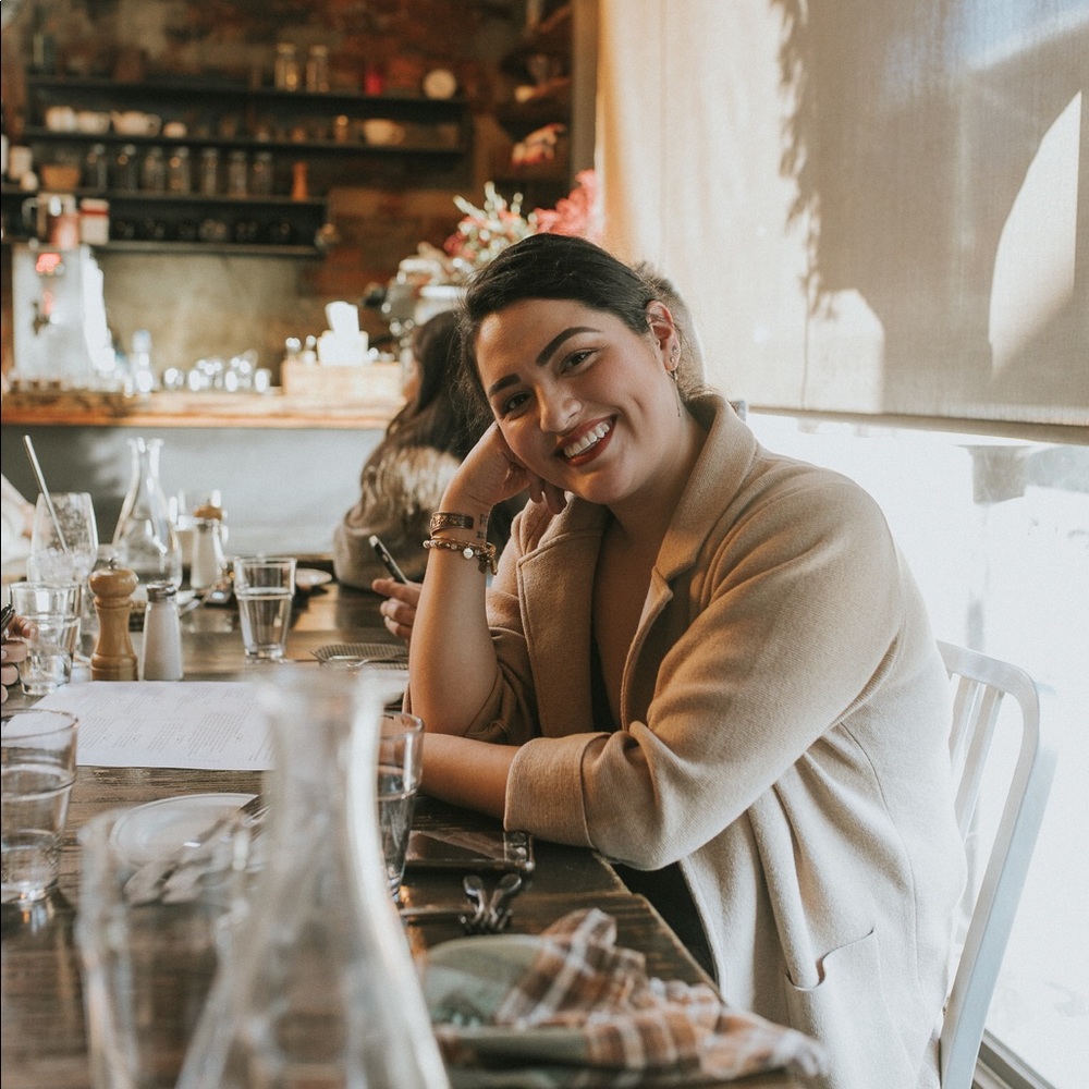 Meet your Posher, Raquel
